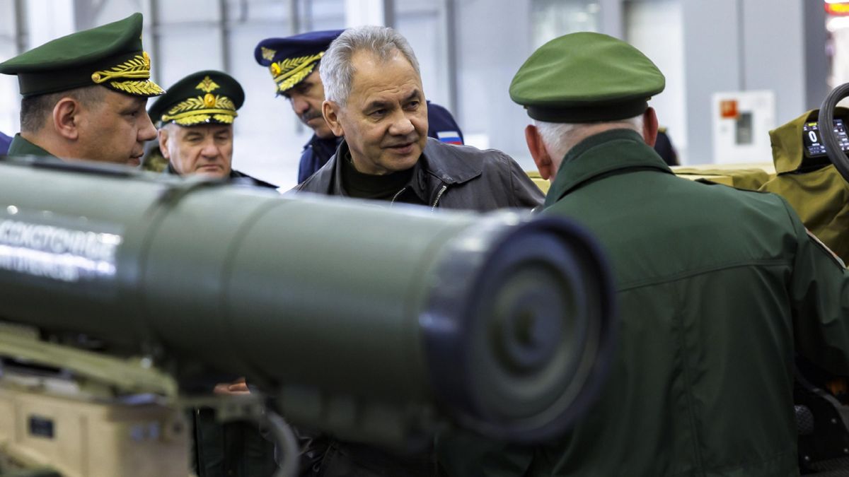 Rusko už vyrábí více zbraní, než potřebuje na Ukrajině, varují Němci